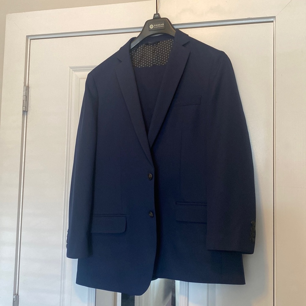 Mens Haggar suit jacket (44R) and pant (36x30)